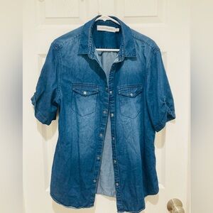 LIKE NEW Calvin Klein sz M Blue Denim 100% Cotton Cute Sleeves Shirt